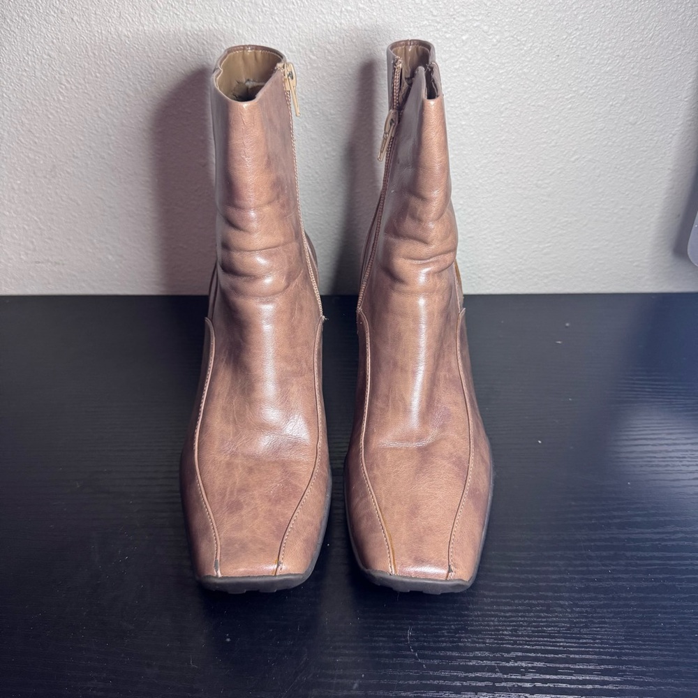 Kenneth Cole brown women’s boots